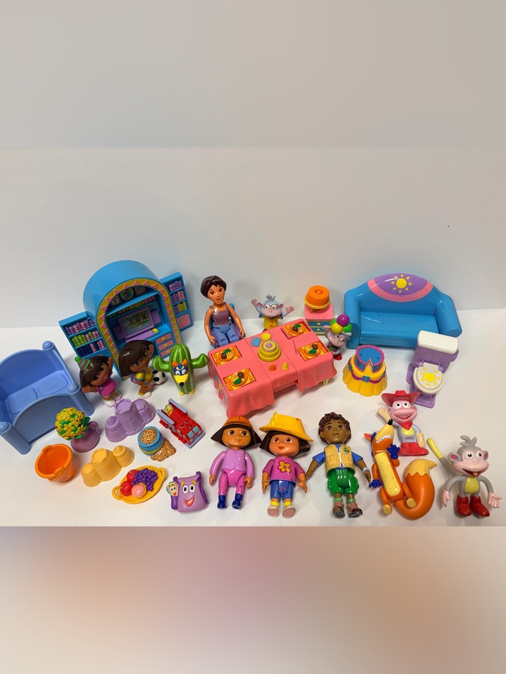 Dora the Explorer Fisher Price Dollhouse Figures & Furniture Playset Lot